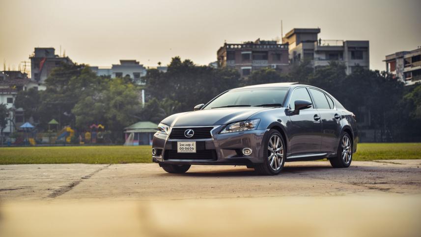 Lexus00.jpg