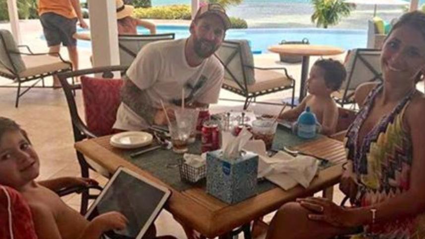 Messi honeymoon.jpg