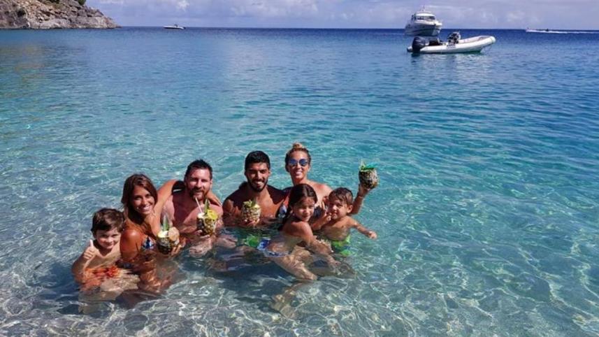 Lionel Messi and Luis Suarez with families