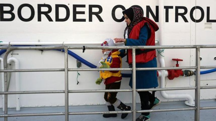Migrants-1WB.jpg