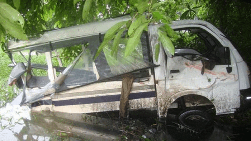 Mymensingh-road-crash-kills.gif