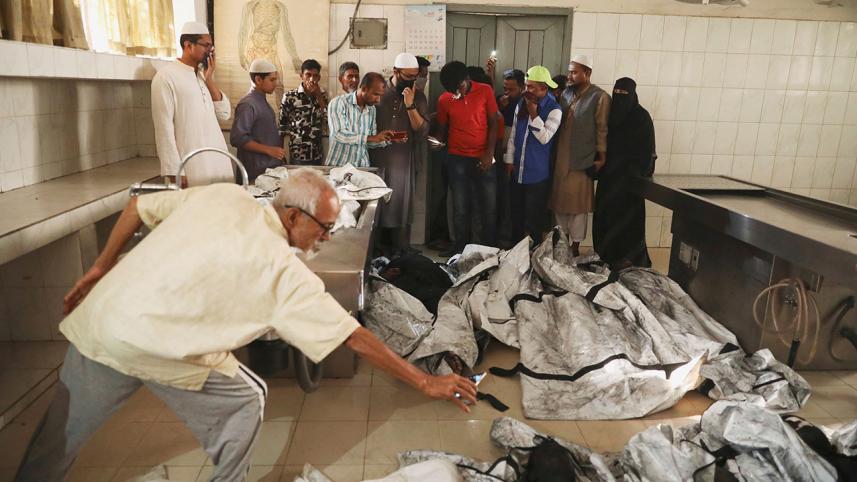 Old-Dhaka-Fire-DMCH-ReutersWB.jpg