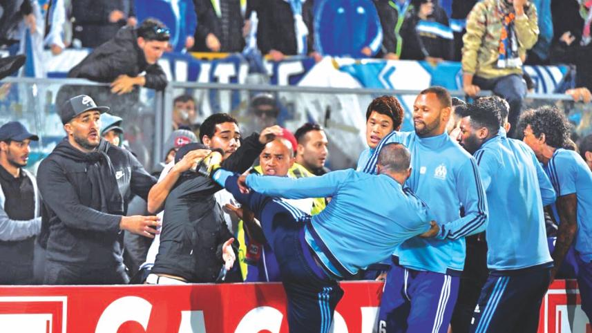 Patrice Evra kick supporter