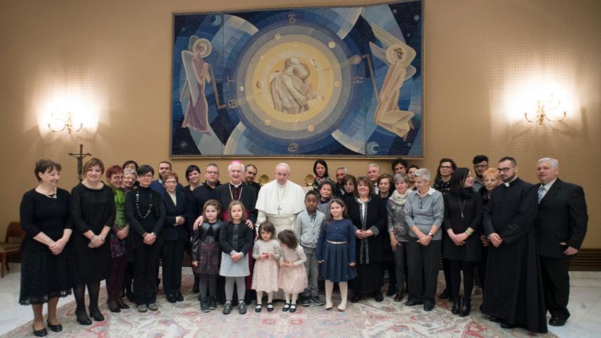 Pope-with-Dhaka-atatck-victims.jpg