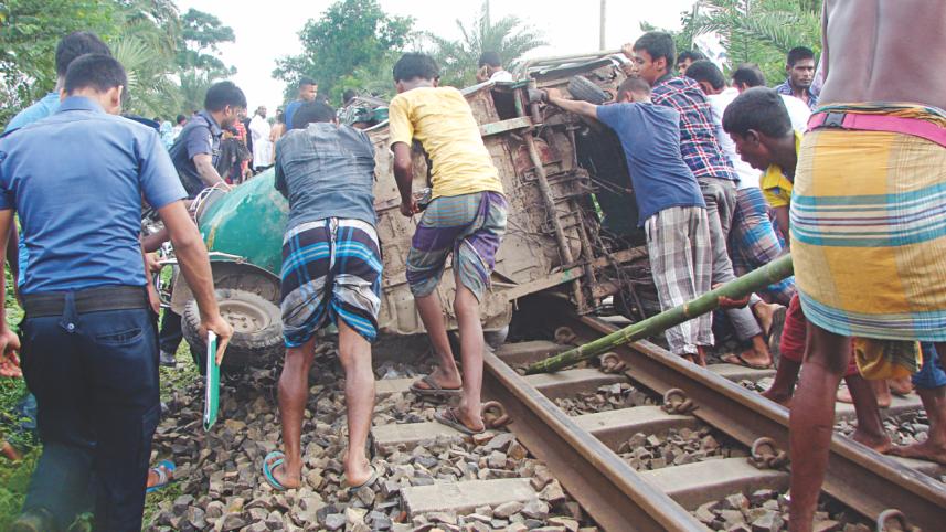 rail crash.jpg