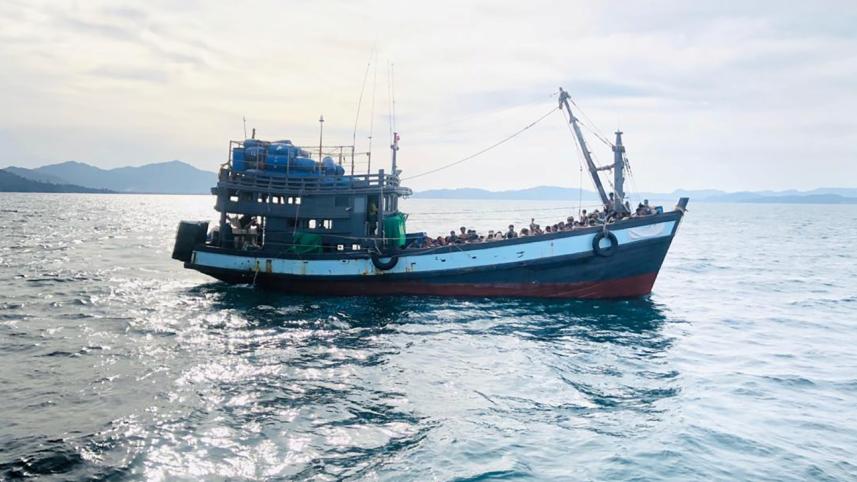 rohingya boat.JPG