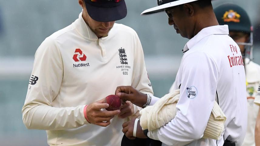 Joe Root and umpire Kumar Dharmasena