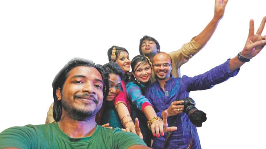 selfie menia.jpg