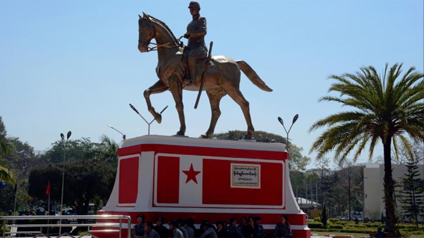 statue-wb.jpg