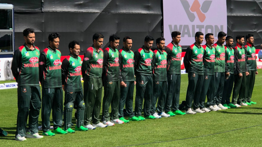 Tigers for national anthem.jpg