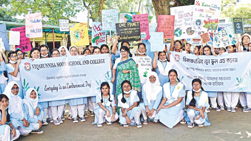 VNSC students rally.jpg
