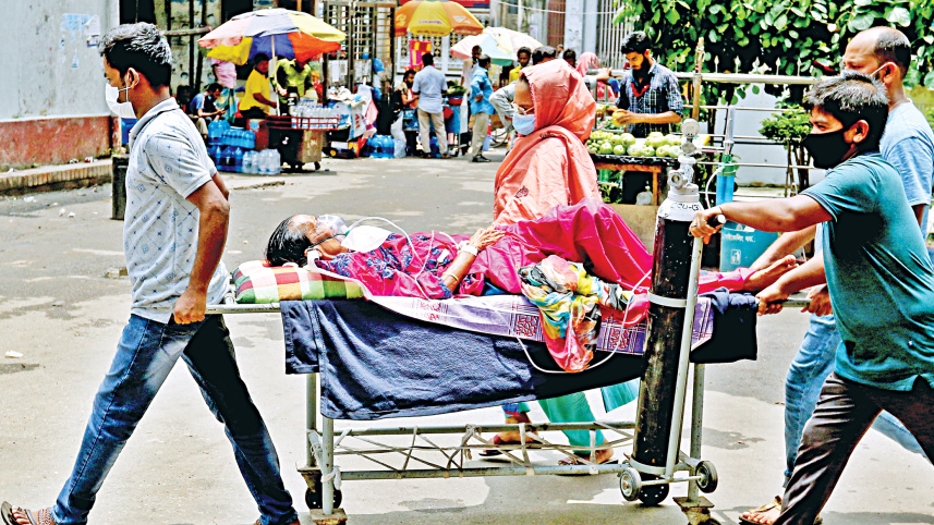 relatives-wheeling-covid-patient.jpg