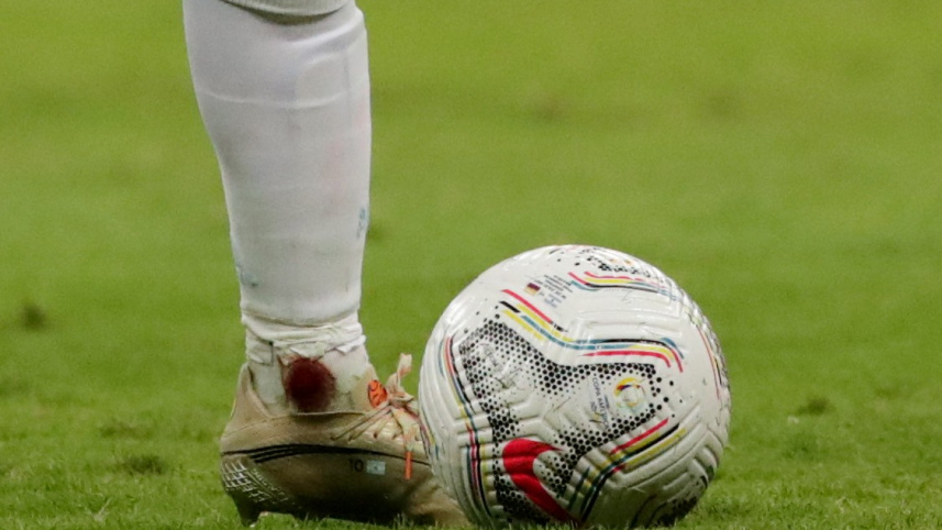 messi_ankle_bloodied.jpg