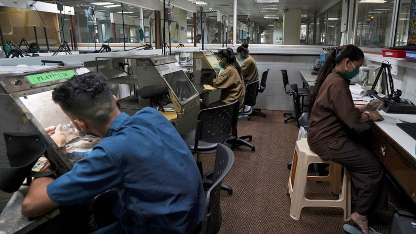 female-labour-participation.jpg