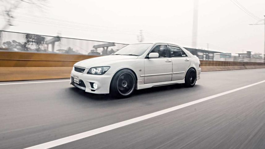 toyota-altezza1.jpg