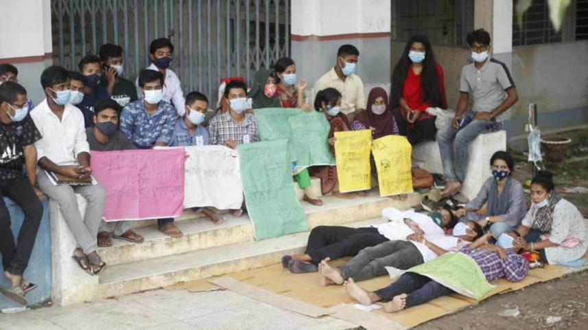 robi_uni_strike_30sep21.jpg