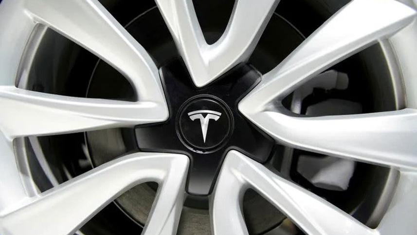 tesla-zooms-past-2.jpg