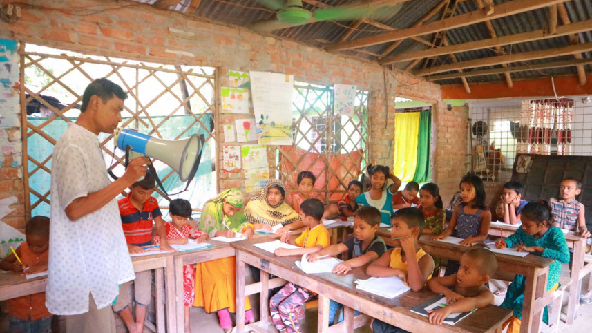 teaching-disadvantaged-children.jpg