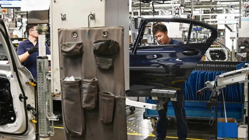 china-factory-gate-inflation.jpg