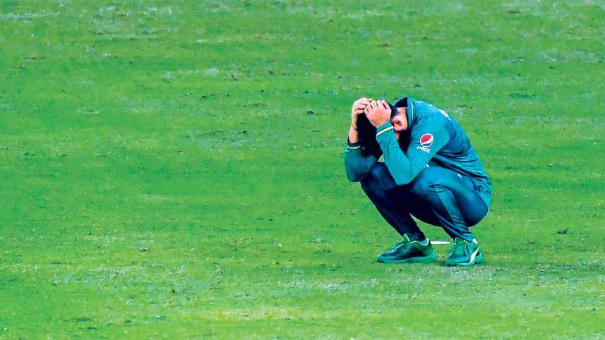 shadab-pak-catch-drop.jpg