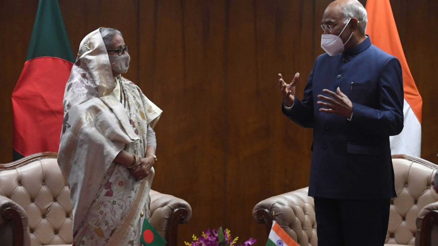 hasina-wih-indian-hogh-commission.jpg