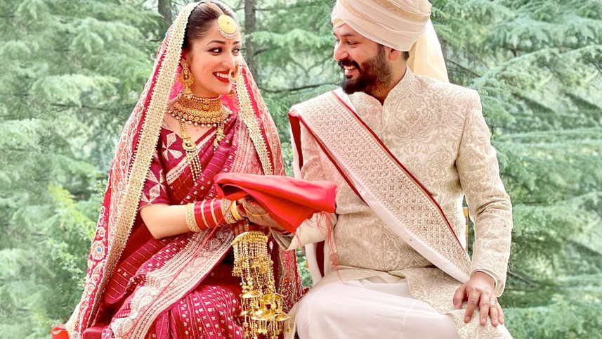 yami-gautam-in-red-bridal-sari.jpg