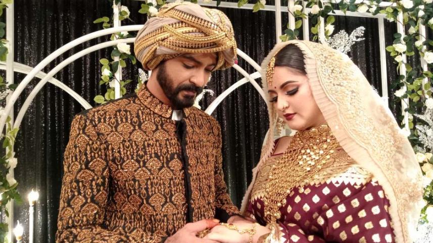 raj_and_pori_moni.jpg