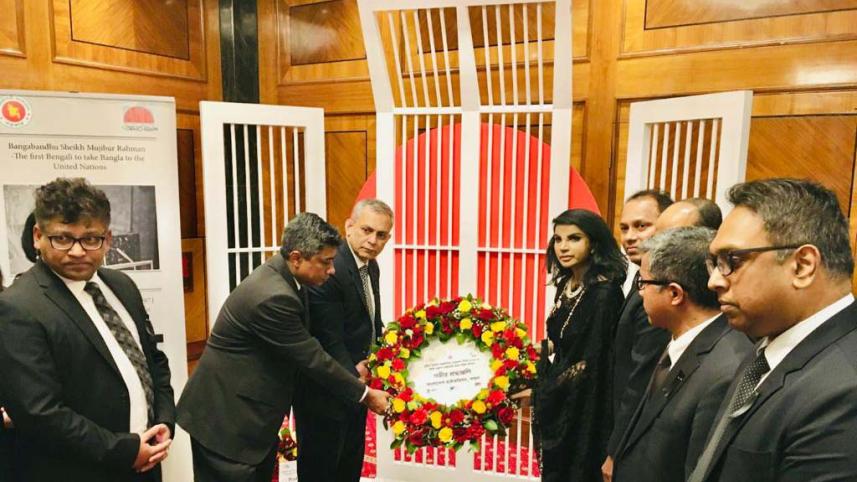 placing_wreath.jpg