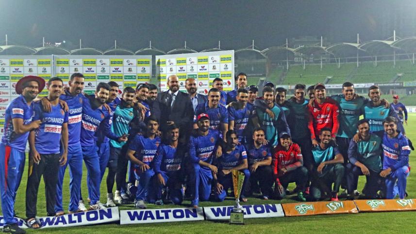 ban-afg_trophy_celebrations.jpg