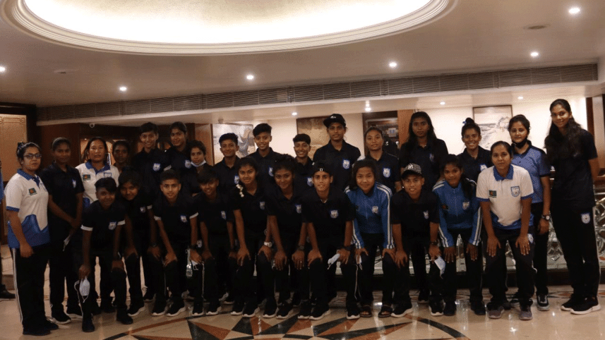 u-18-womens-football-team.gif