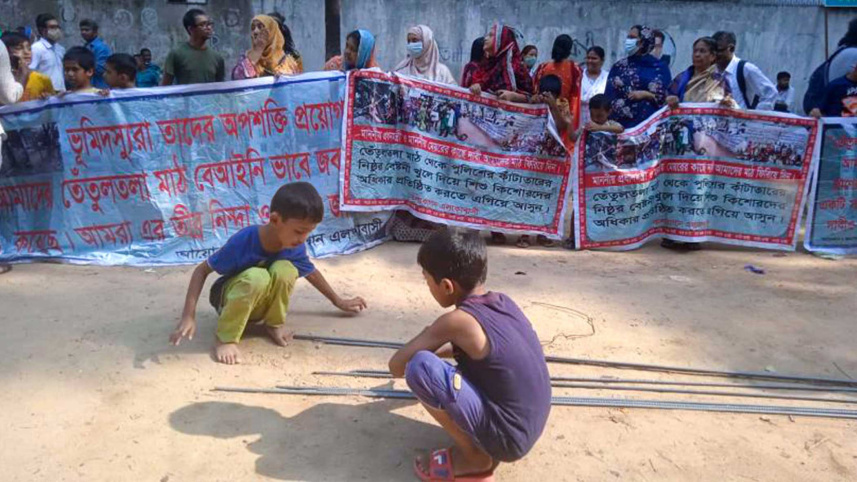 playground-in-dhakas-kalabagan.jpg