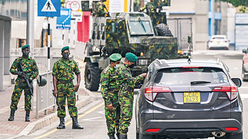 sri-lankan-cops.jpg
