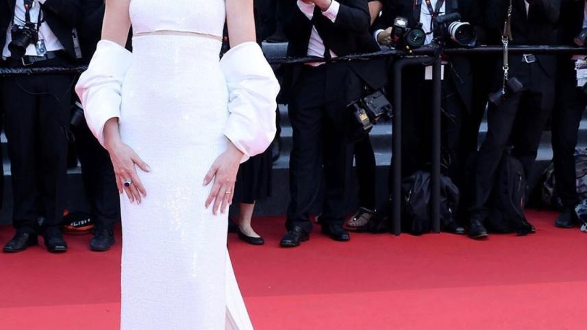2_anne_hathaway_insta.jpg