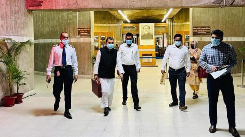 finance_minister_at_parliament.jpg