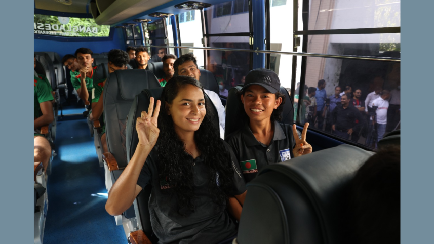 womens_footballers_bff_bus.png