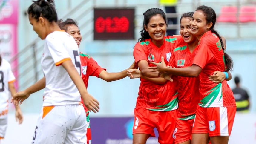 bd_bhutan_1st_goal_celeb.jpg