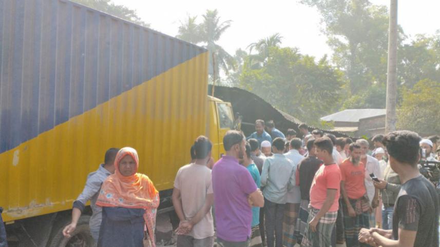 Vehicle ploughs into restaurant killing 5 