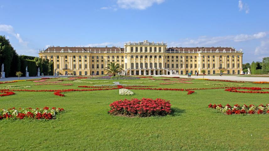 7 most beautiful palaces in the world to visit