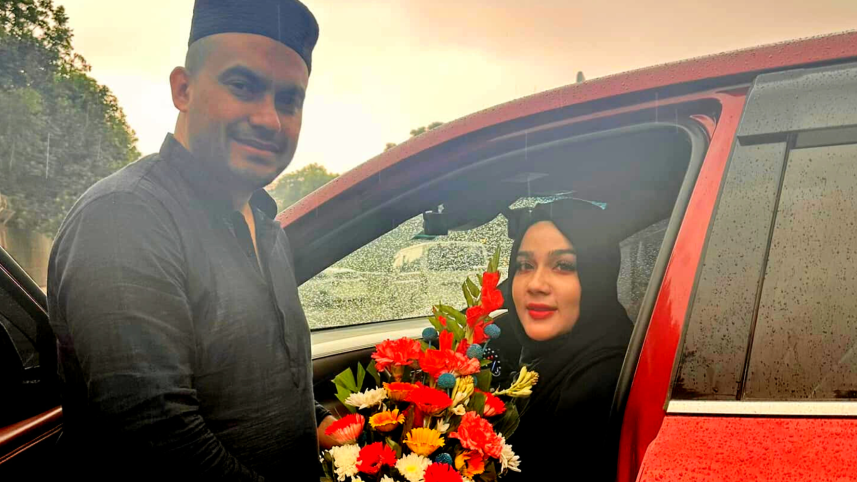 Mahiya Mahi’s husband Rakib returns to Bangladesh, actress greets him with flowers 