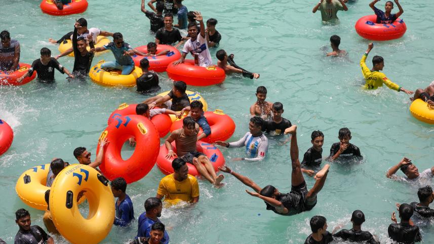 eid-holidaymakers-2.jpg