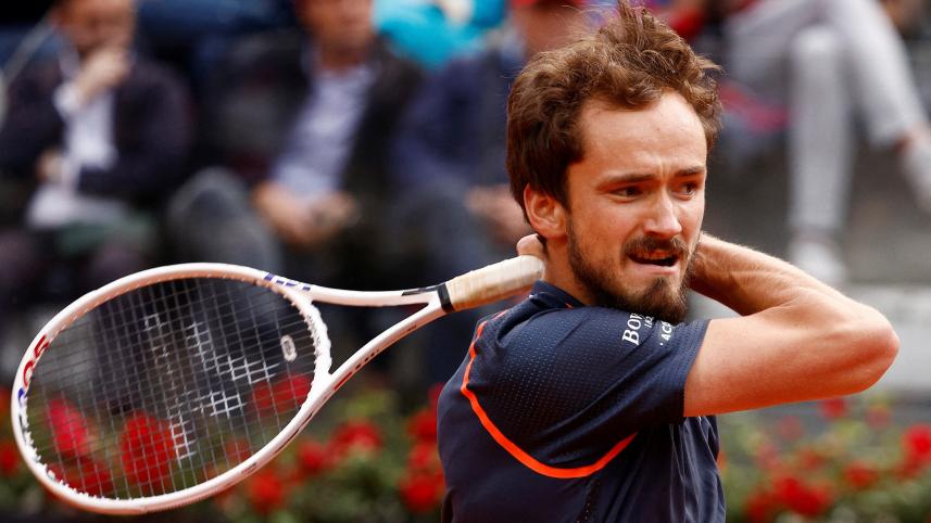 2023-05-25t105819z_111512559_rc2331amgzfx_rtrmadp_3_tennis-frenchopen-medvedev.jpg