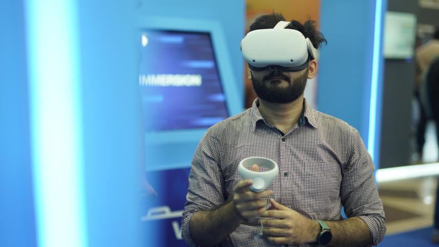 VR