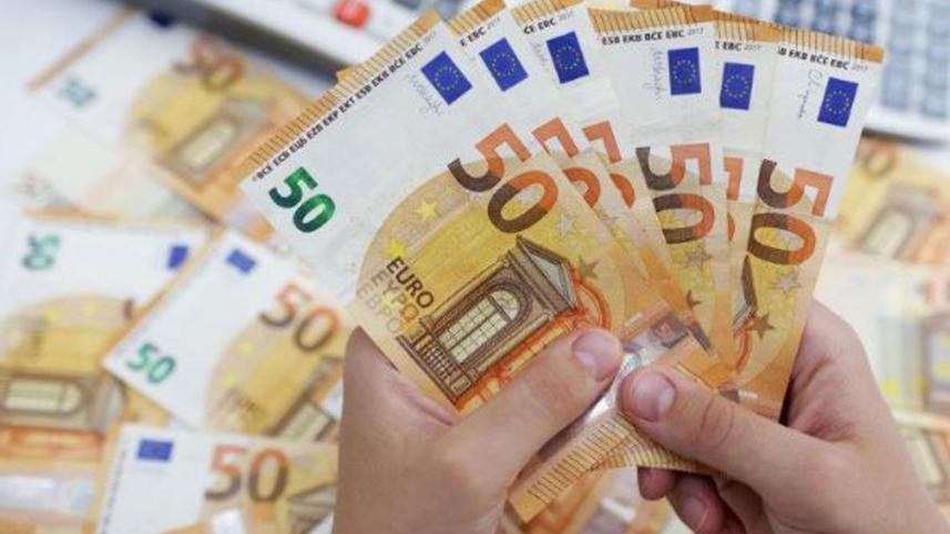 dollar-gains-after-mixed.jpg