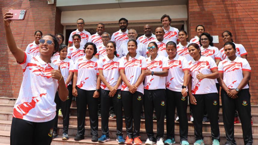 womens_cricket_team.jpg