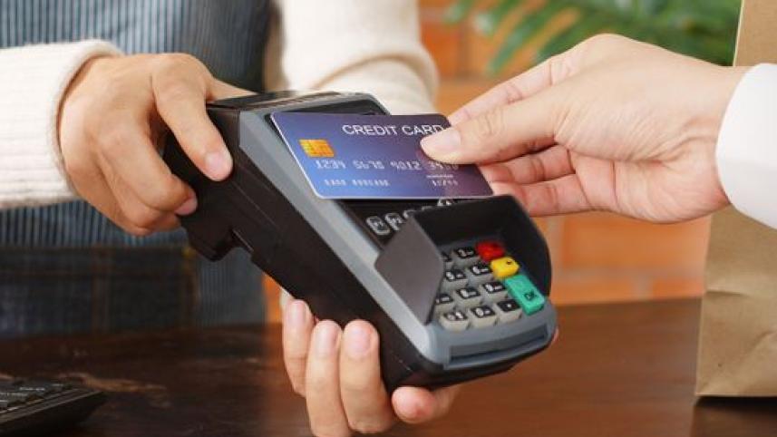 Transactions thru credit cards drop 7.73%