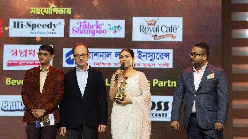 Stars felicitated in Deepto Awards 2023