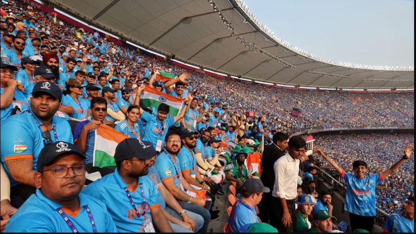 india_fans.jpg