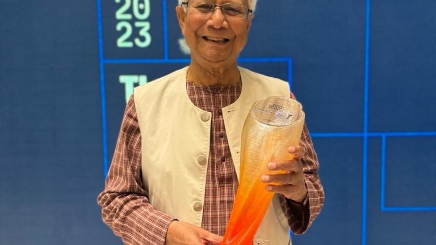 yunus_awarded.jpg