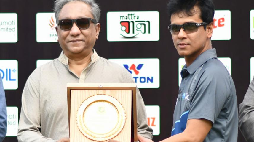saikat_umpire.jpg