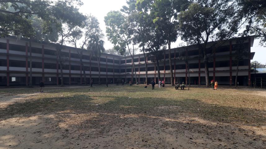 Birganj Government College polling centre in Dinajpur-1 wears a deserted look yesterday morning. 